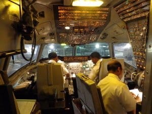 Blick in das nostalgische 3-Mann-Cockpit der DC-10