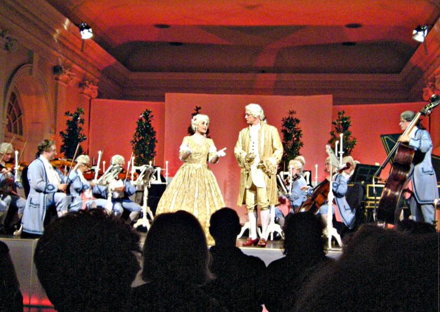 Das 1000. Konzert des Berliner Residenz Orchesters am 25. Februar in der Großen Orangerie des Schlosses Charlottenburg mit den Solisten Arpine Oganyan (Sopran) und Martin Schubach (Bariton) war auch für mehrere CTOURisten ein musikalischer Hochgenuß.