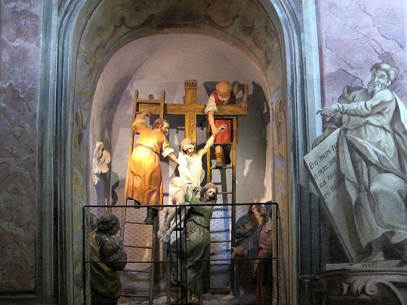 Cerveno - Jesus wird vom Kreuz genommen.