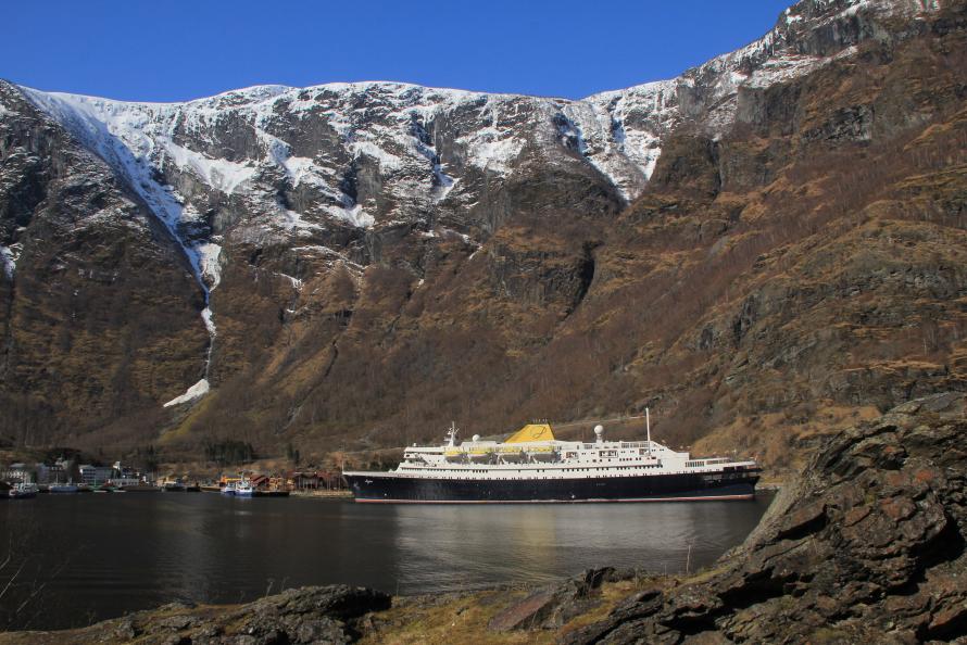 MS Azores in Flam