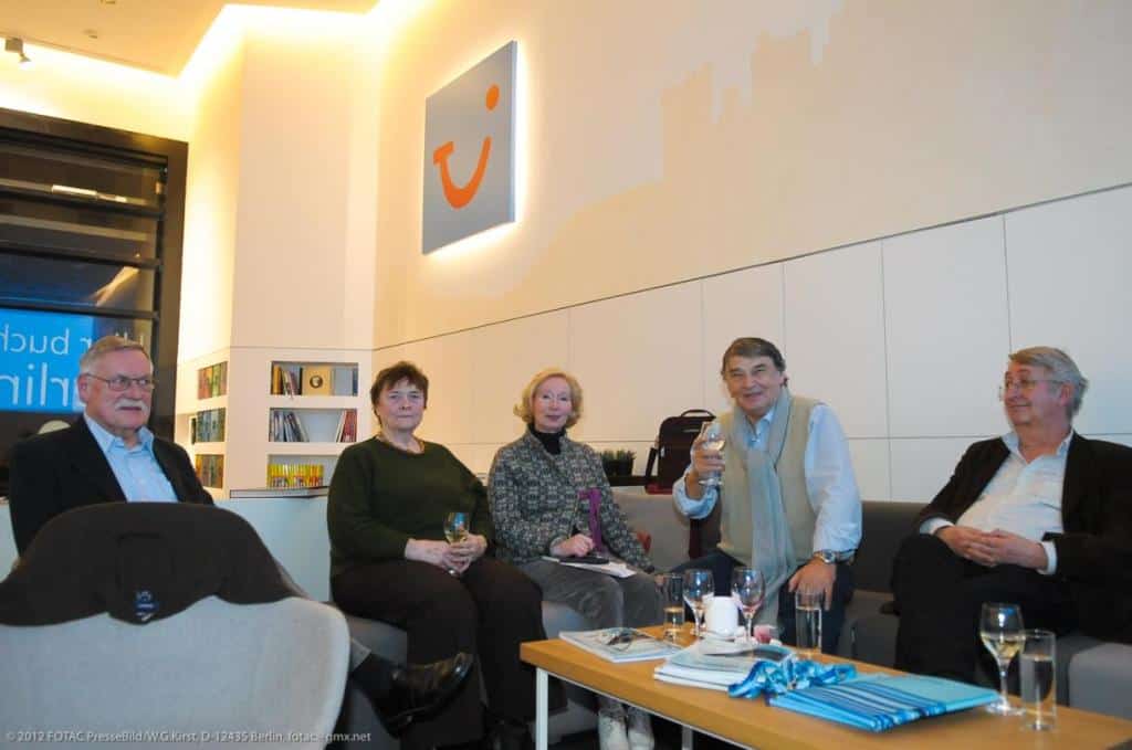 Ronald Keusch (r.) mit weiteren CTOUR-Mitgliedern beim Medienabend in der World of TUI Berlin