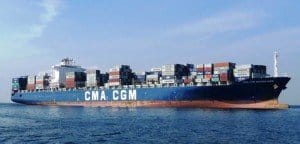 Die CMA CGM BAUDELAIRE läuft in den Hafen von Durban, Südafrika, ein
