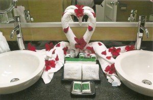 Liebevolle Begrüßung in einem Badezimmer der RIU-Hotels