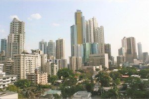 Blick von der Terrasse des RIU Plaza Panama auf die Skyline der Millionenmetropole Panama-City