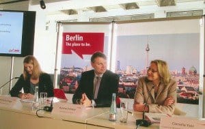 Wirtschaftssenatorin Cornelia Yzer, VisitBerlin-Geschäftsführer Burkhard Kieker und Pressesprecherin Katharina Dreger (v. r.)