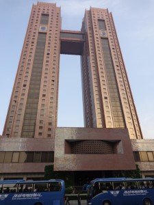 Das Koryo Hotel ist eines der beiden internationalen Hotels in Pjöngjang. Mit 143 Metern Höhe ist es das dritthöchste Bauwerk in Pjöngjang. Es verfügt, neben allen Einrichtungen, die man als Europäer an ein 4* Hotel stellen würde, auch über eine eigene Brauerei Foto: Lutz Schönfeld