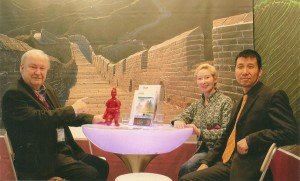 Hans-Peter Gaul, Vorstandssprecher von CTOUR, und Margrit Manz im Gespräch mit LIU Guosheng, China Tours