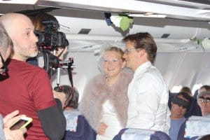 Das Brautpaar zur "himmlischen" Trauung während des Polarfluges