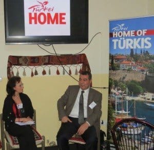 Botschaftsrat Dr. Tahsin Yilmaz mit Martina E. Klöckner-Scherfeld Fotos: Matthias Dikert