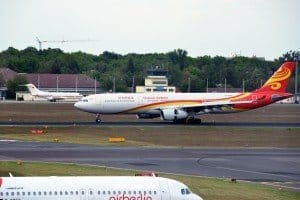 Airbus der Hainan Airlines aus Peking landet soeben in Berlin-Tegel