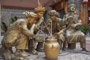 Hochprozentige Tradition der Qiangs: „Alkohol saugen“