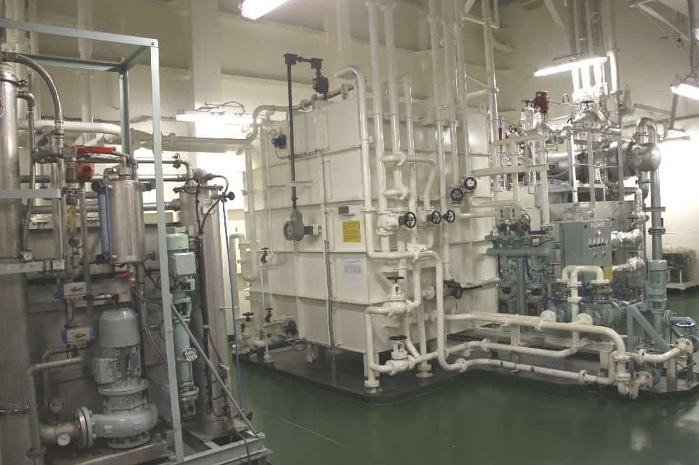 Frischwassererzeuger im Maschinenraum