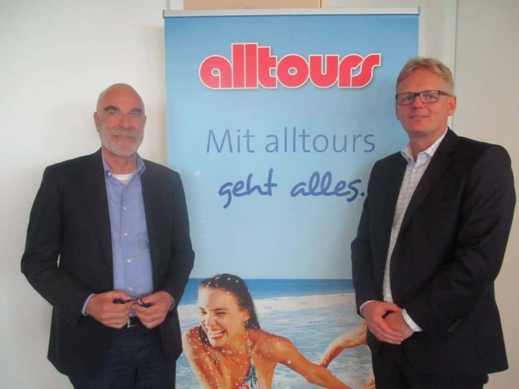 Willi Verhuven (Vorsitzender der Geschäftsführung), l. und Markus Daldrup (Geschäftsführer Touristik) nach der Präsentation der Winter-Programme in Düsseldorf