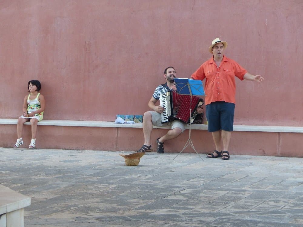Straßenmusiker in der Altstadt von Rab