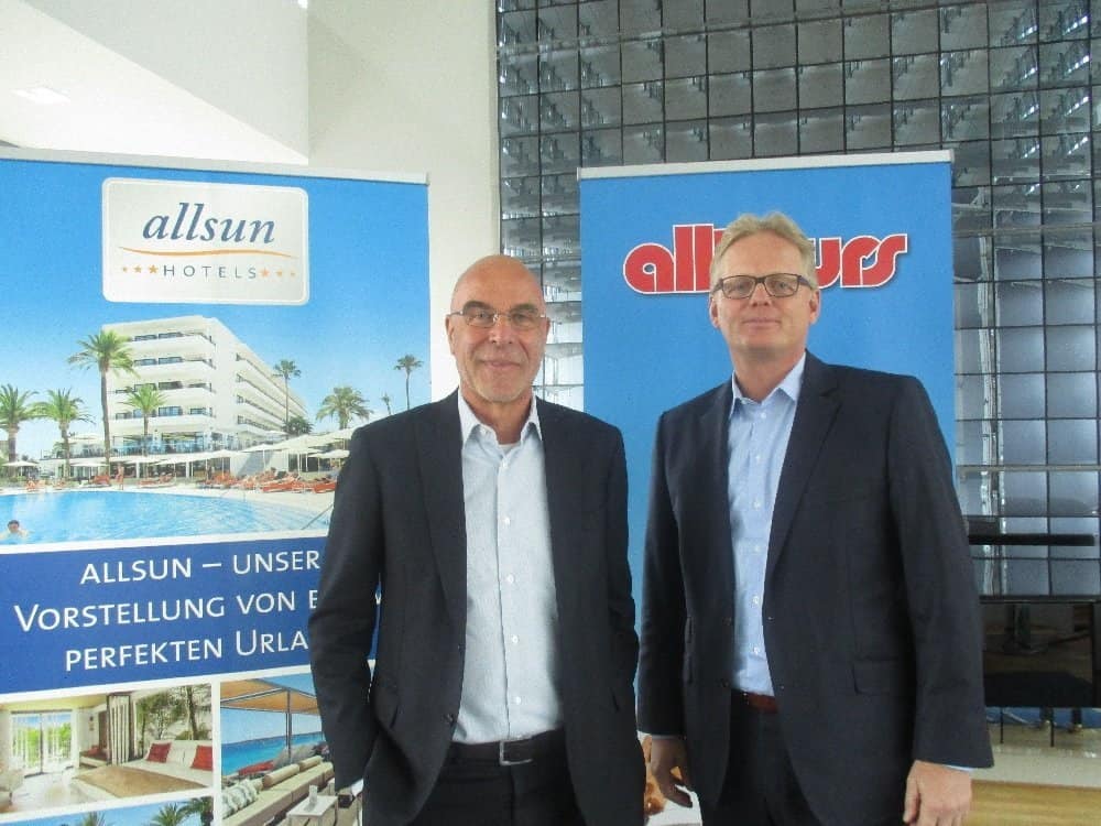 Markus Daldrup, Vorsitzender der Geschäftsführung der alltours flugreisen gmbh (r.) und Willi Verhuven, Geschäftsführer der allsun-Hotels