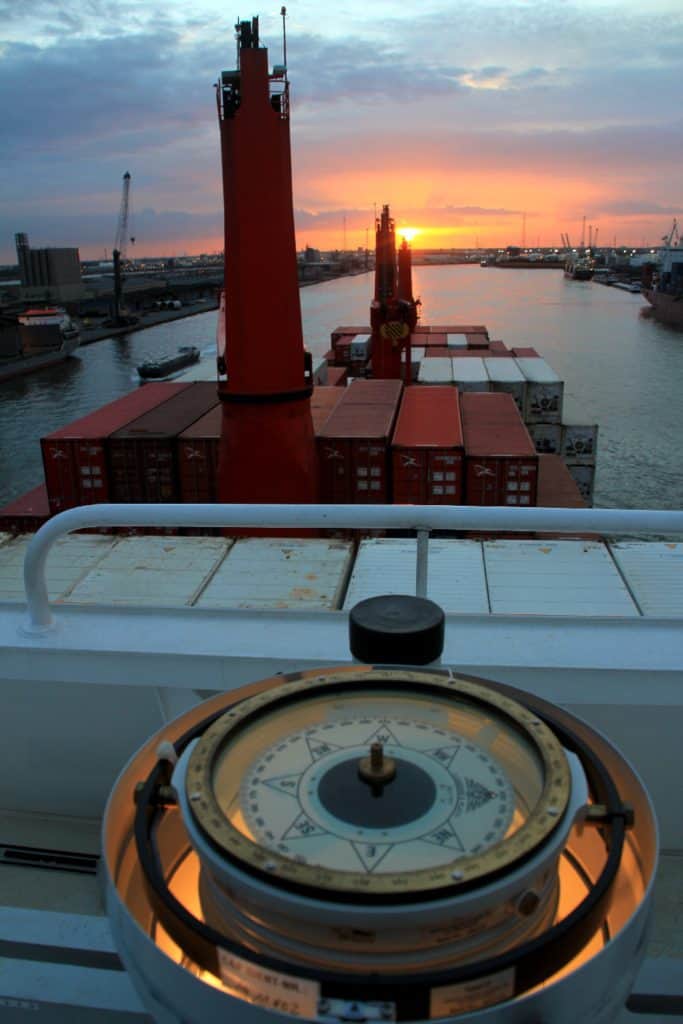 Auslaufen Antwerpen mit Kompass-Kurs Heimat