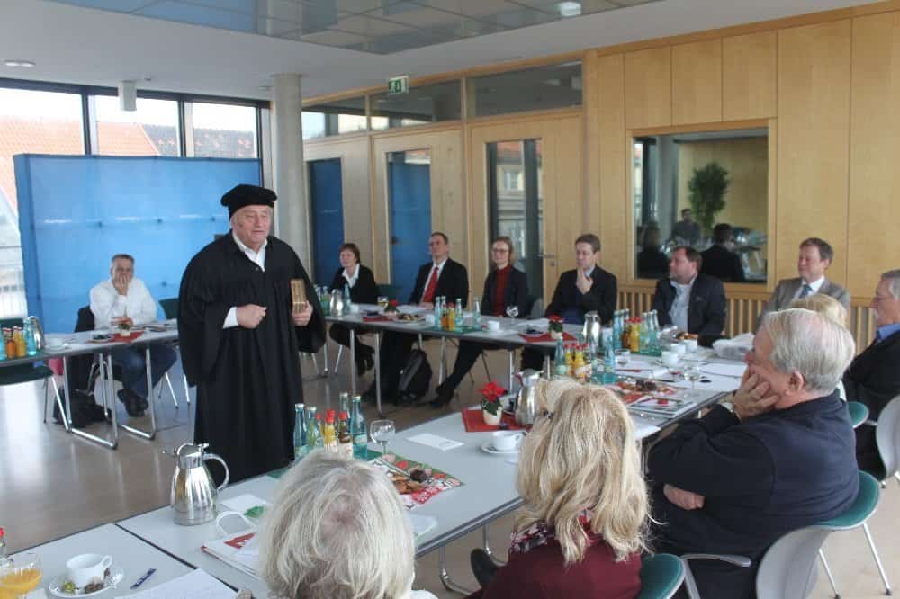 R. Bosecker als Luther während des Pressegesprächs in der Thüringer Landesvertretung 