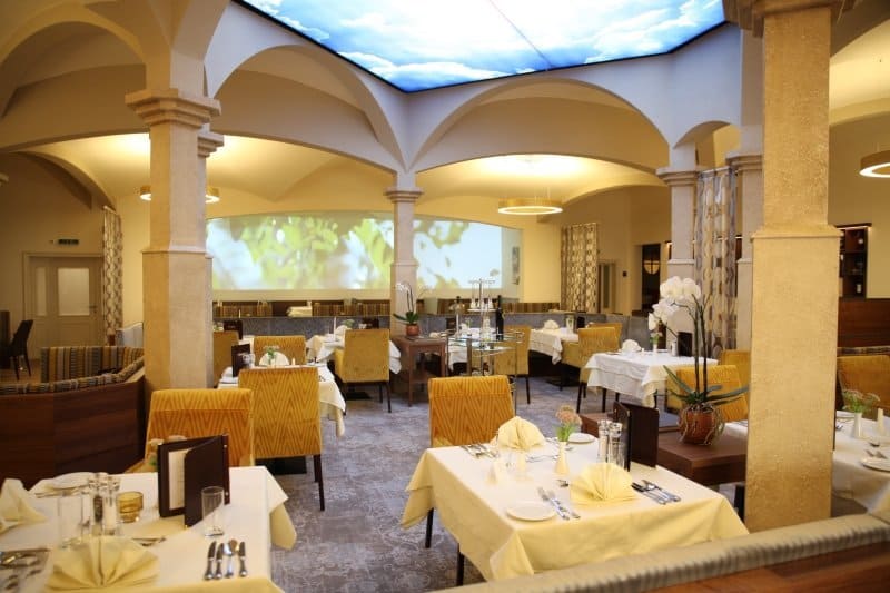 Der neu gestaltete Speisesaal im Hotel Almesberger.