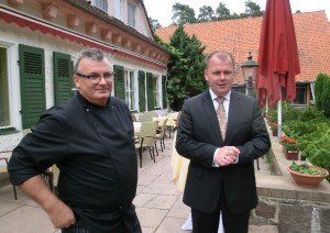 Thomas Eick mit Chefkoch Herbert Peinelt Foto: R. Friedrich
