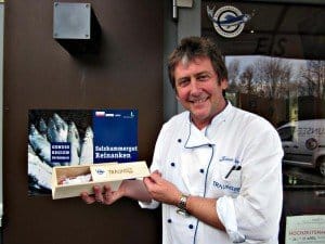 Der Gmundener Haubenkoch Johann Parzer präsentiert als Weltneuheit seine Spezialität: Fischsalami vom Traunsee.