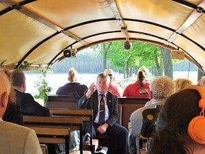 Burkhard Haseloff informiert im Kremser über das Festival Titanen der Rennbahn